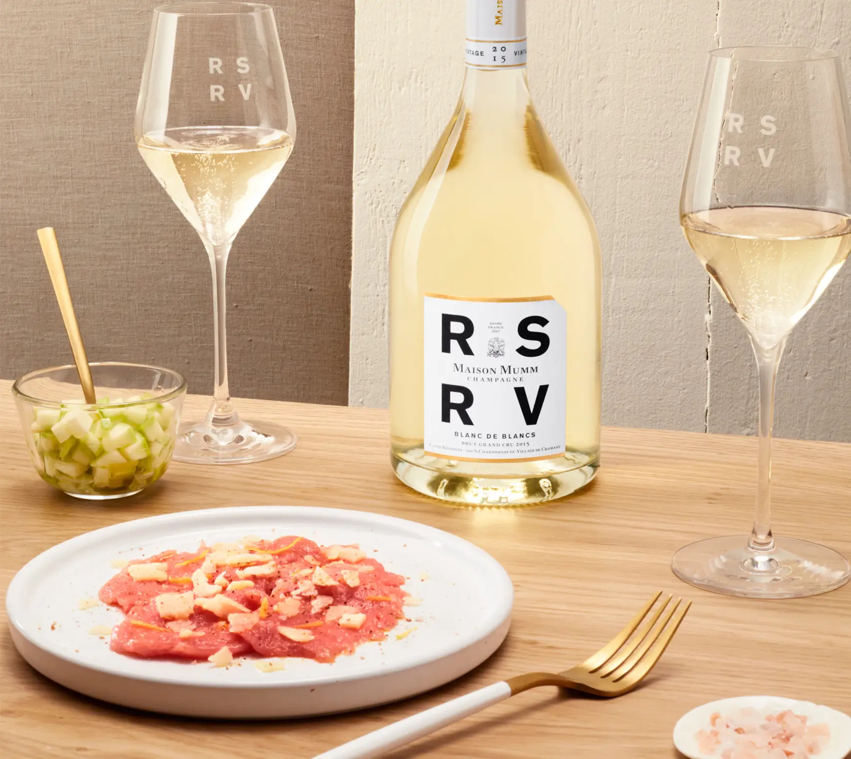 L'accord délicat d'un carpaccio de veau et tartare de courgettes au citron confit avec la cuvée RSRV Blanc de Blancs.
