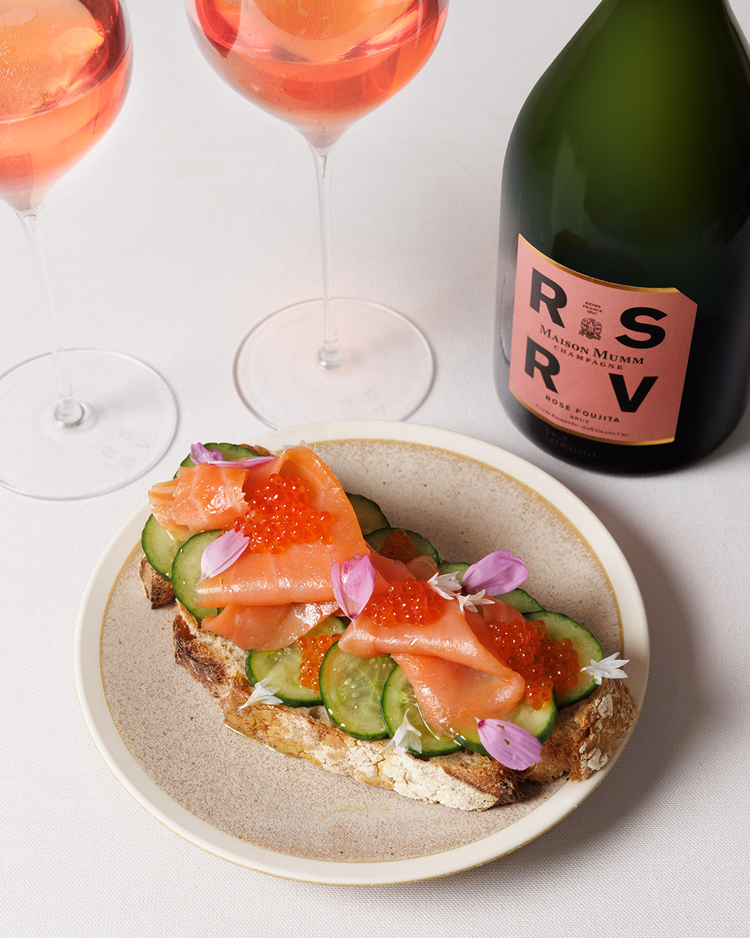 Smoked salmon toast with cucumber, peach & salmon roe