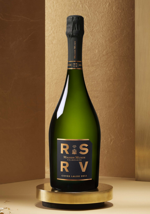 Lalou 2013 champagne RSRV image lifestyle - bouteille posée sur écrin